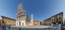 Lucca, San Michele in Foro, chiesa e piazza, foto panoramica a 360
