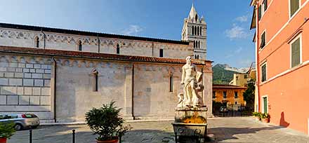 Carrara, Piazza Duomo, Foto Panoramica a 360